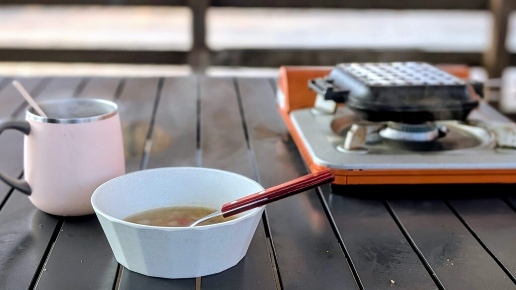 グランピングの朝ごはんの準備